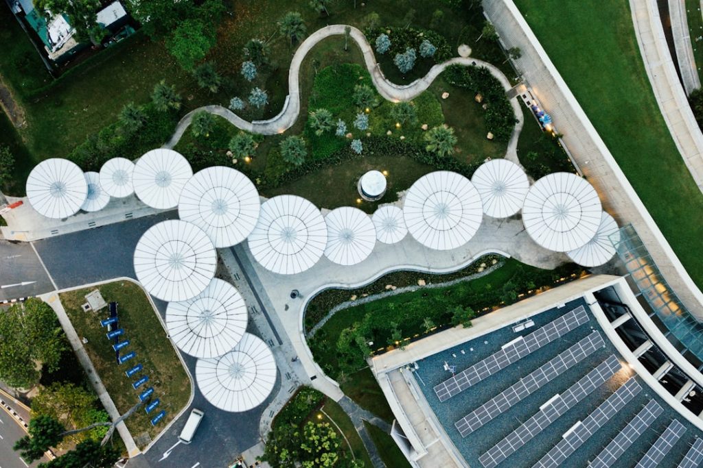 Hoe lang gaan zonnepanelen mee en wat bepaalt hun levensduur